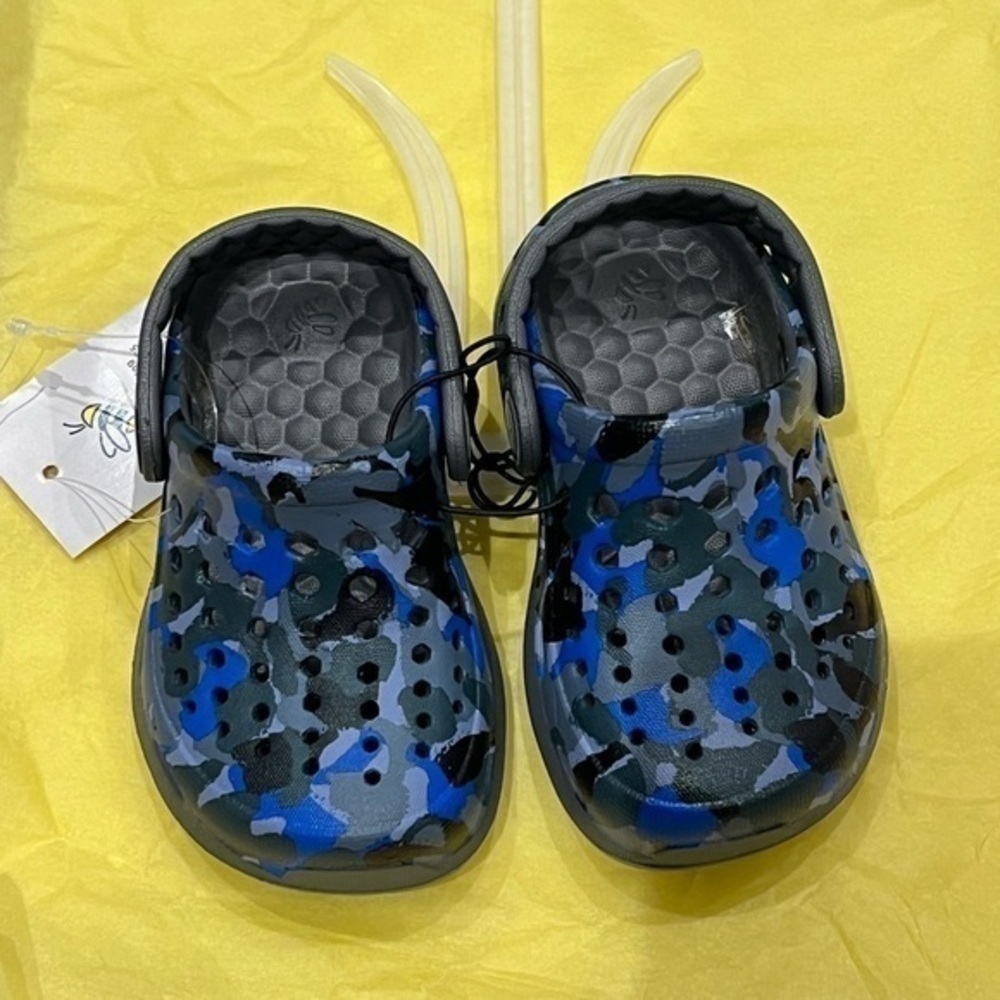 LITTLE Kids Blue Camo Clogs